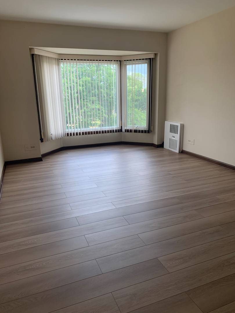 600 Thames Pkwy #3D, Park Ridge, IL 60068