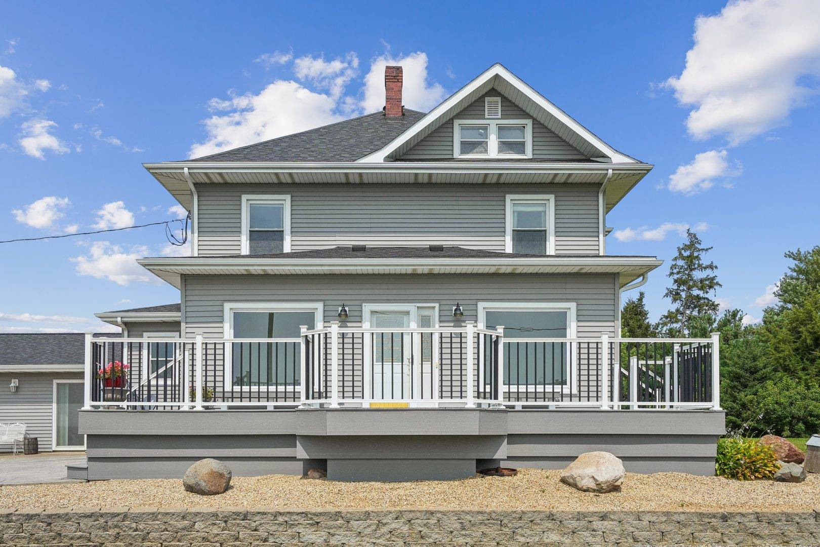 219 Vermont AVE, Clarence, IA 52216