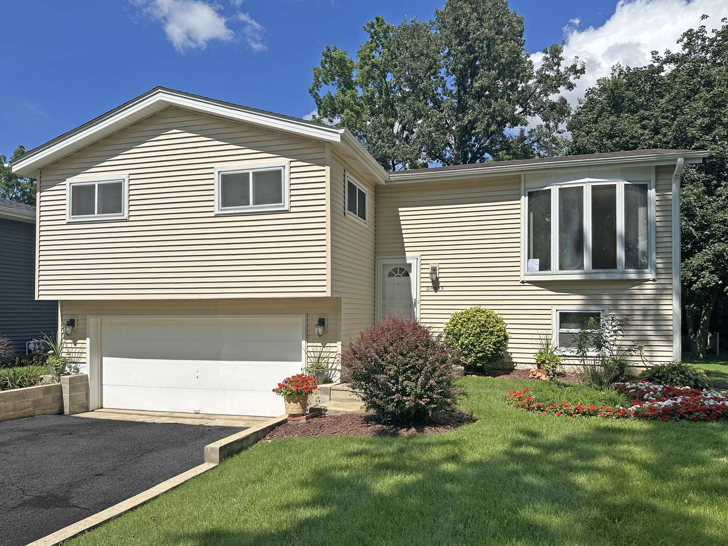 N335 Cottonwood DR, Wheaton, IL 60187