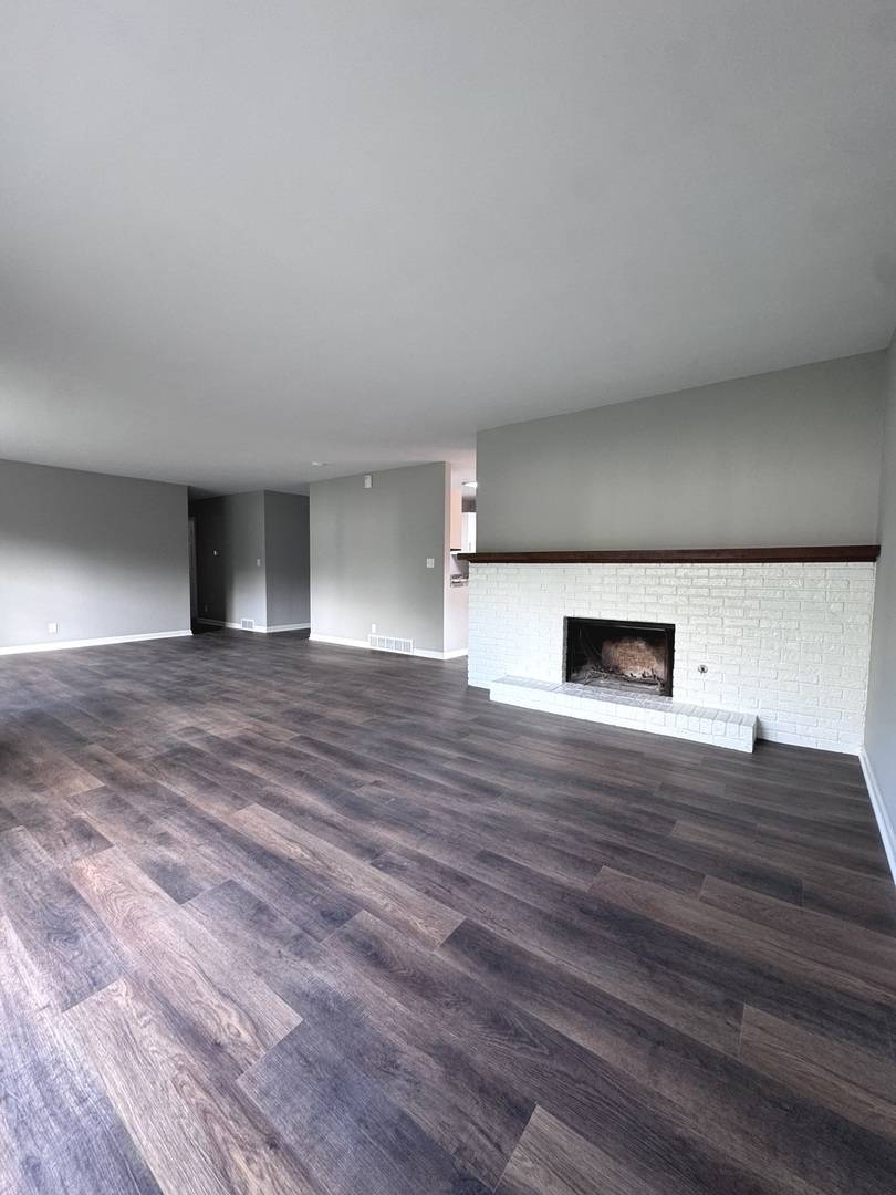 2059 Robert ST, Aurora, IL 60506