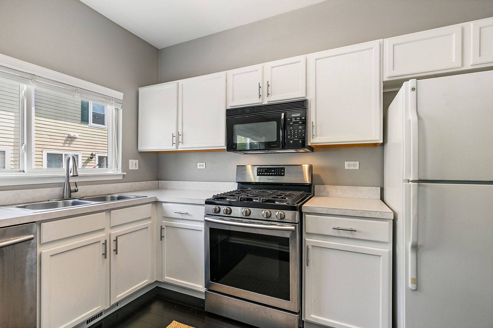 1095 VILLAGE CENTER Pkwy #5, Aurora, IL 60506