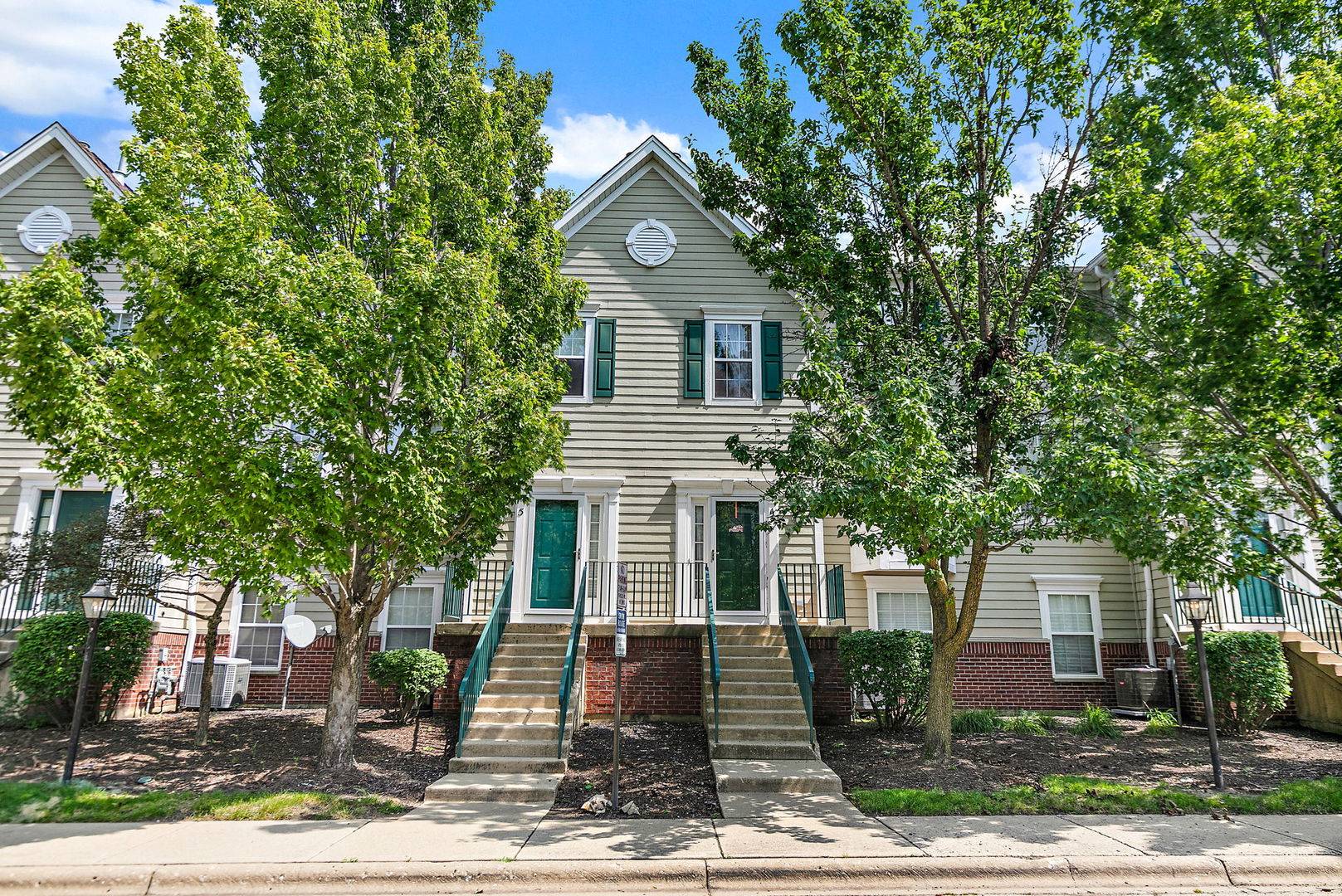 1095 VILLAGE CENTER Pkwy #5, Aurora, IL 60506