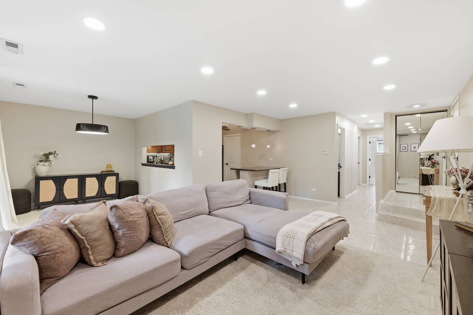 8215 Willow DR #46D, Palos Hills, IL 60465
