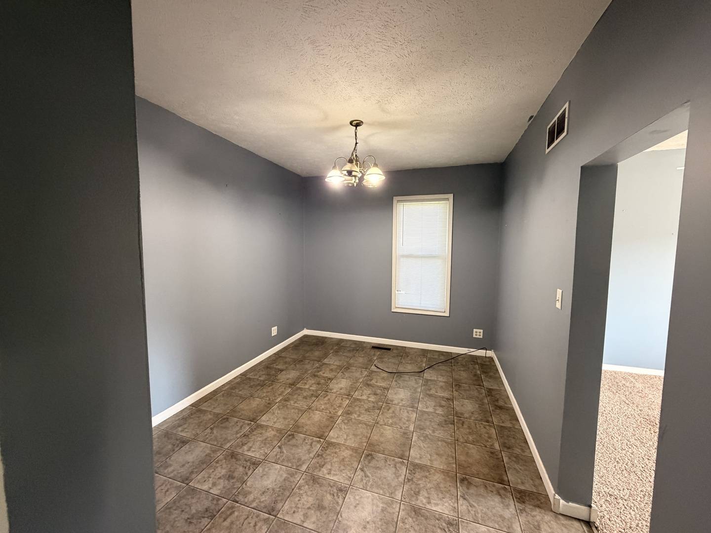 156 S Elm ST, El Paso, IL 61738