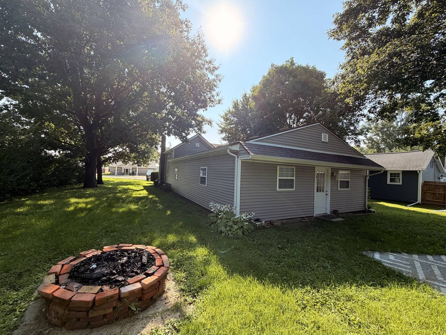 156 S Elm ST, El Paso, IL 61738