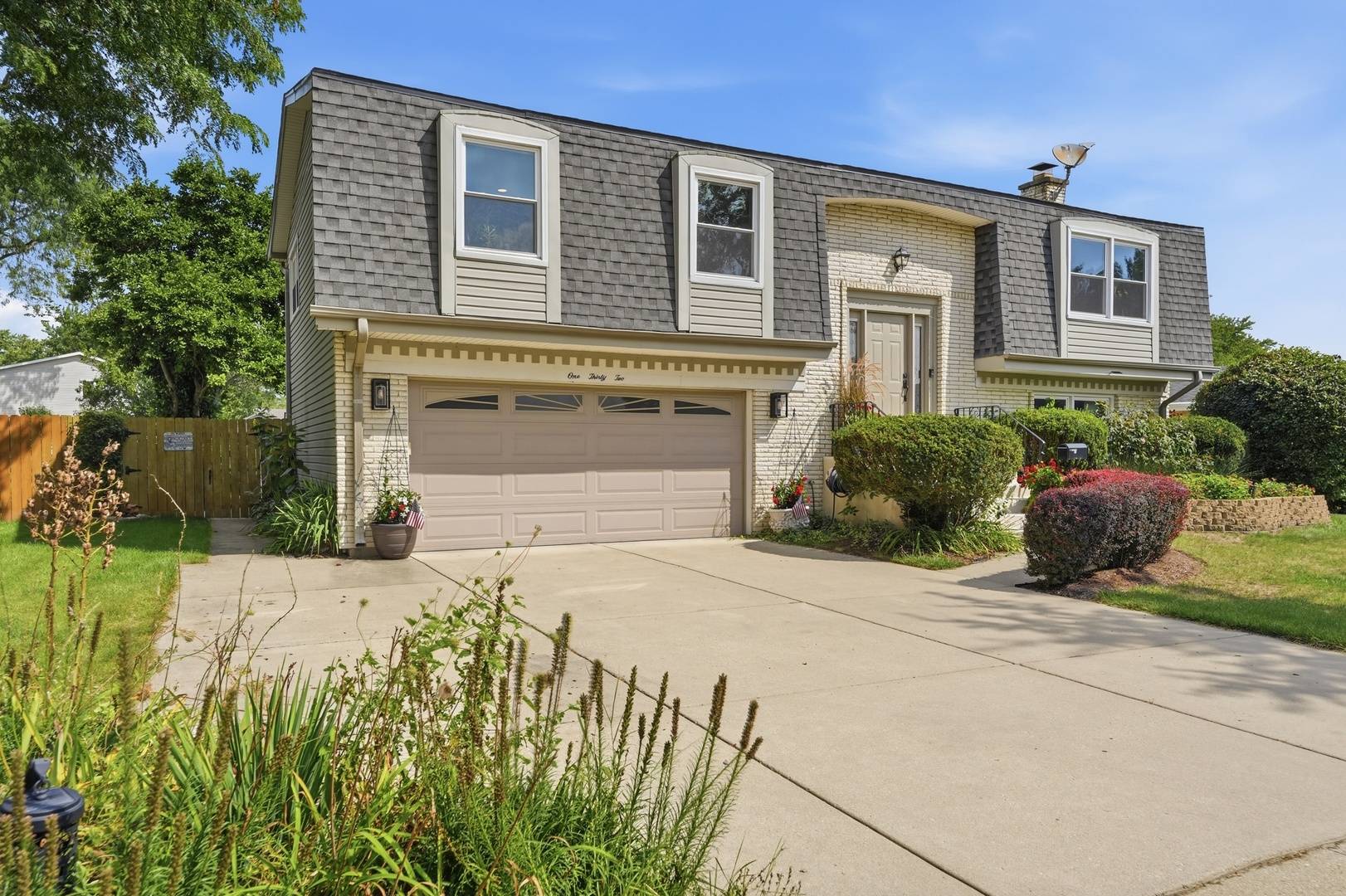 132 W King Arthur CT, Palatine, IL 60067