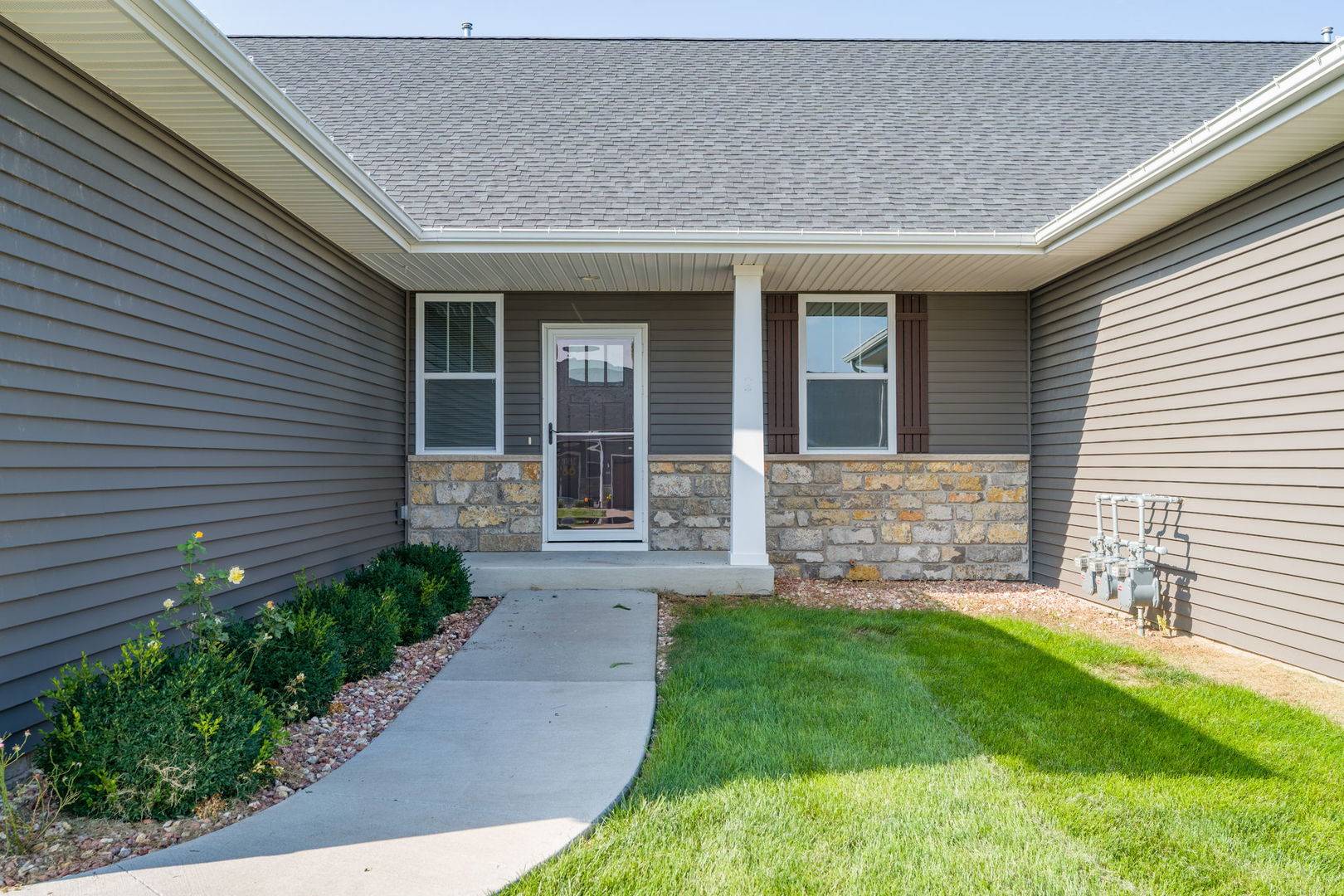 3044 Mary Leigh DR, Bettendorf, IA 52722
