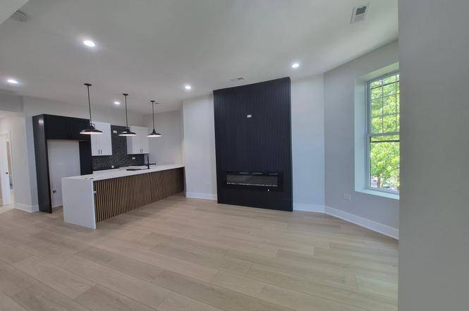 6141 S Greenwood AVE #1, Chicago, IL 60637