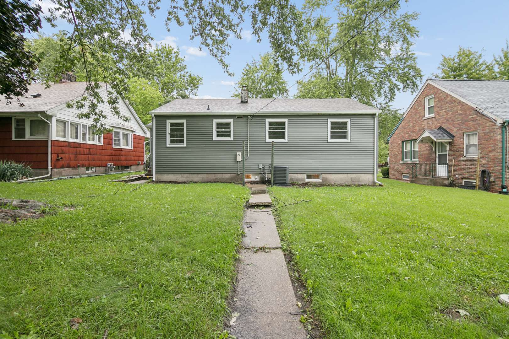 1042 S 8TH AVE, Kankakee, IL 60901
