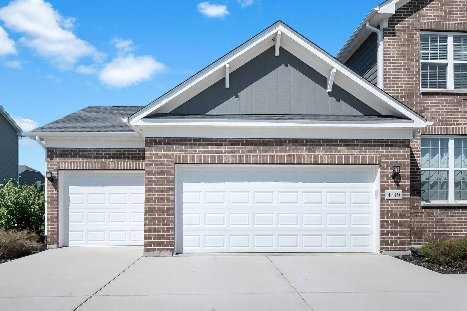4319 S Plantree RD, Naperville, IL 60564