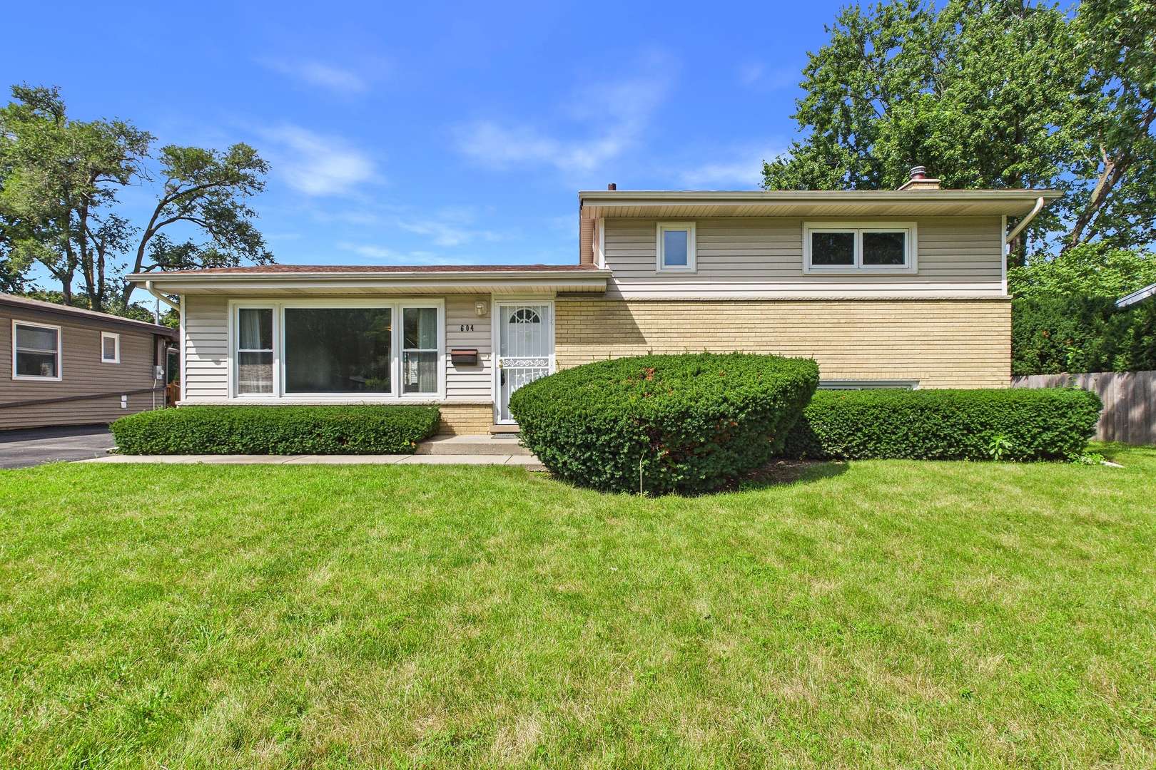 604 N Wilshire DR, Mount Prospect, IL 60056