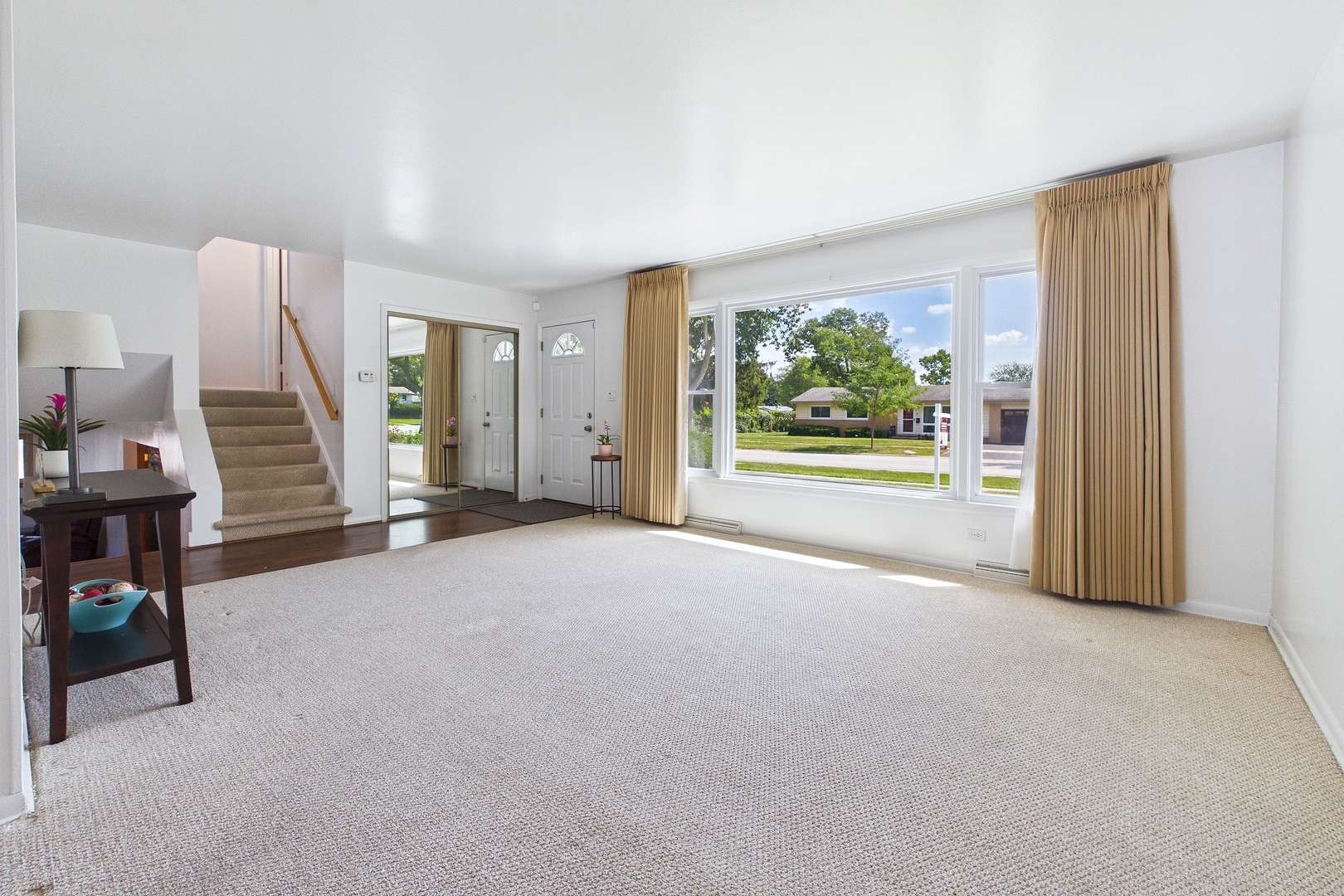 604 N Wilshire DR, Mount Prospect, IL 60056