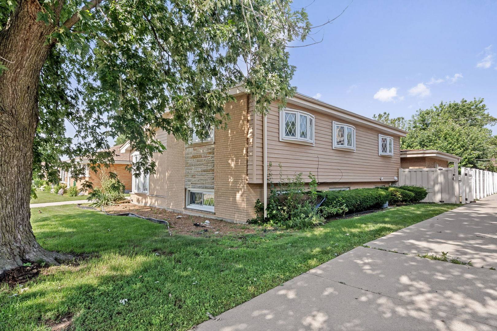 2607 Mayfair AVE, Westchester, IL 60154