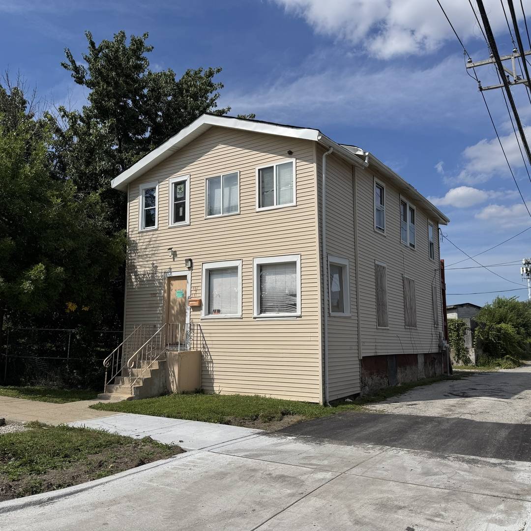 1710 W Waseca PL, Chicago, IL 60643