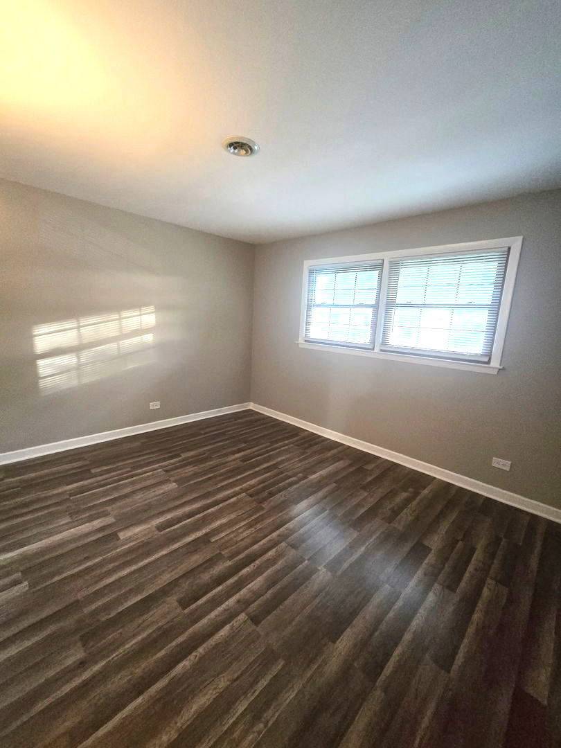 209 Washington SQ #D, Elk Grove Village, IL 60007
