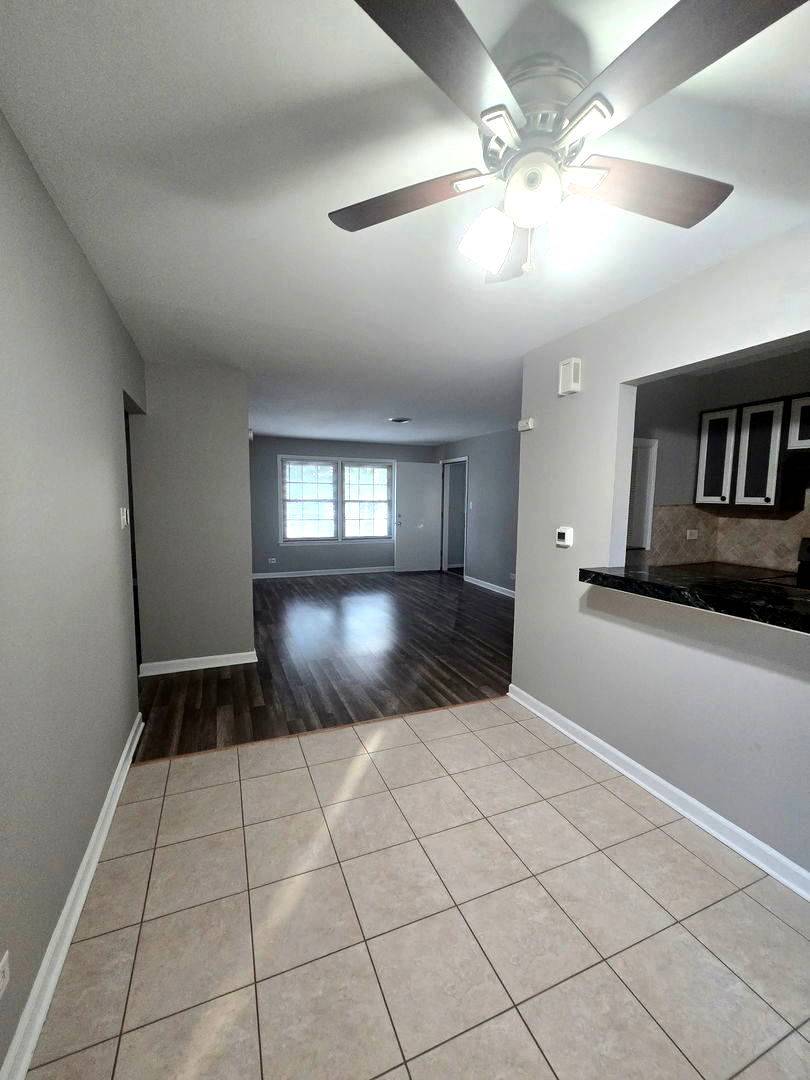 209 Washington SQ #D, Elk Grove Village, IL 60007