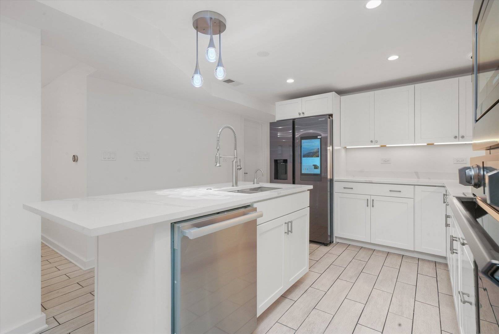 2203 W Giddings ST #G, Chicago, IL 60625
