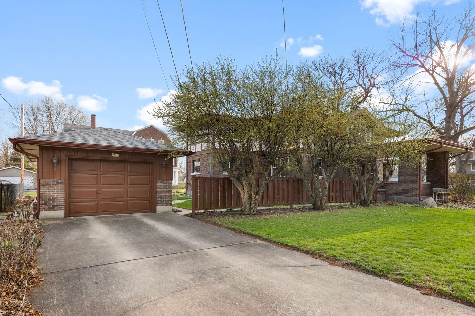 205 E Lincoln AVE, Watseka, IL 60970