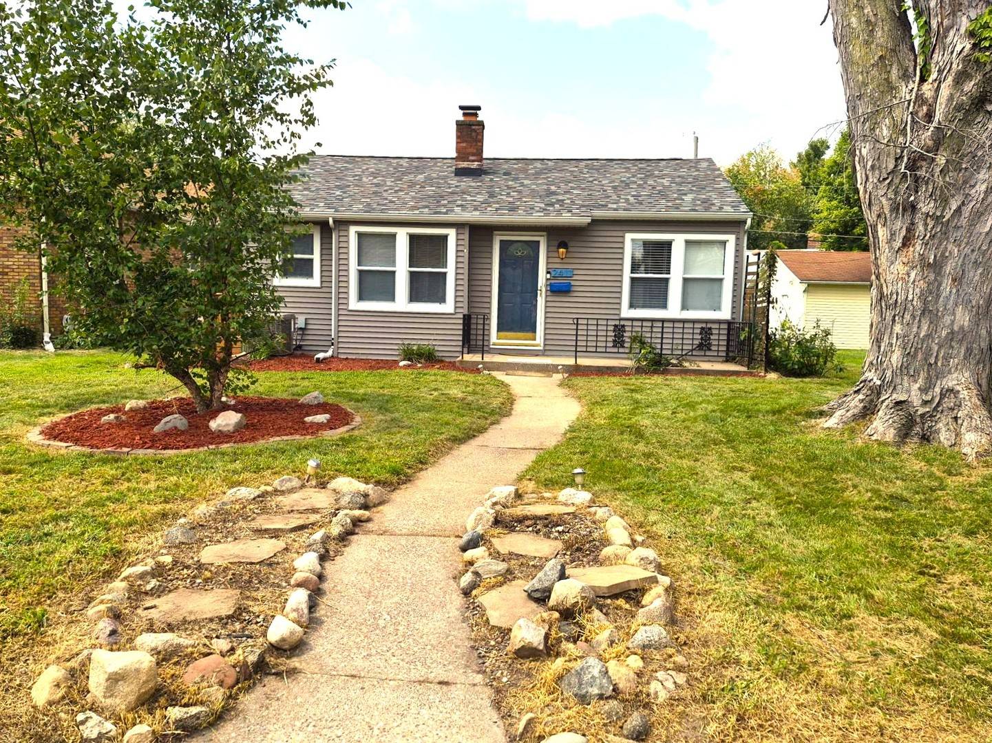 2411 29 ST, Moline, IL 61265