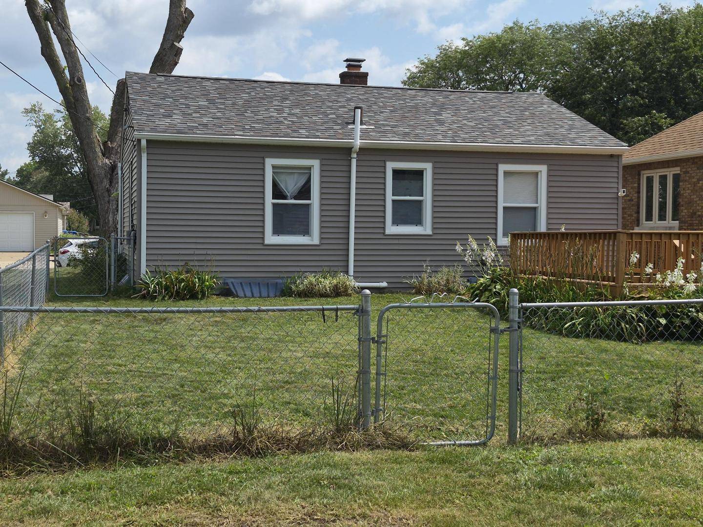 2411 29 ST, Moline, IL 61265