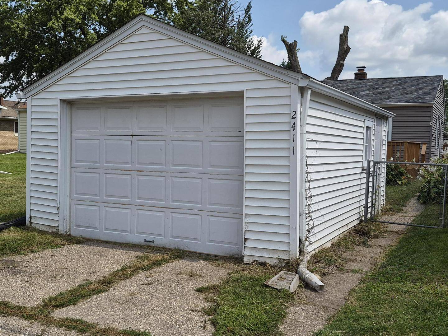 2411 29 ST, Moline, IL 61265