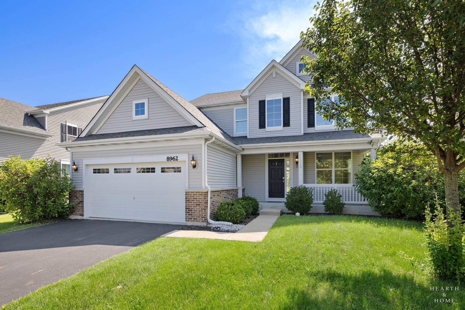 8962 Pearsall DR, Huntley, IL 60142