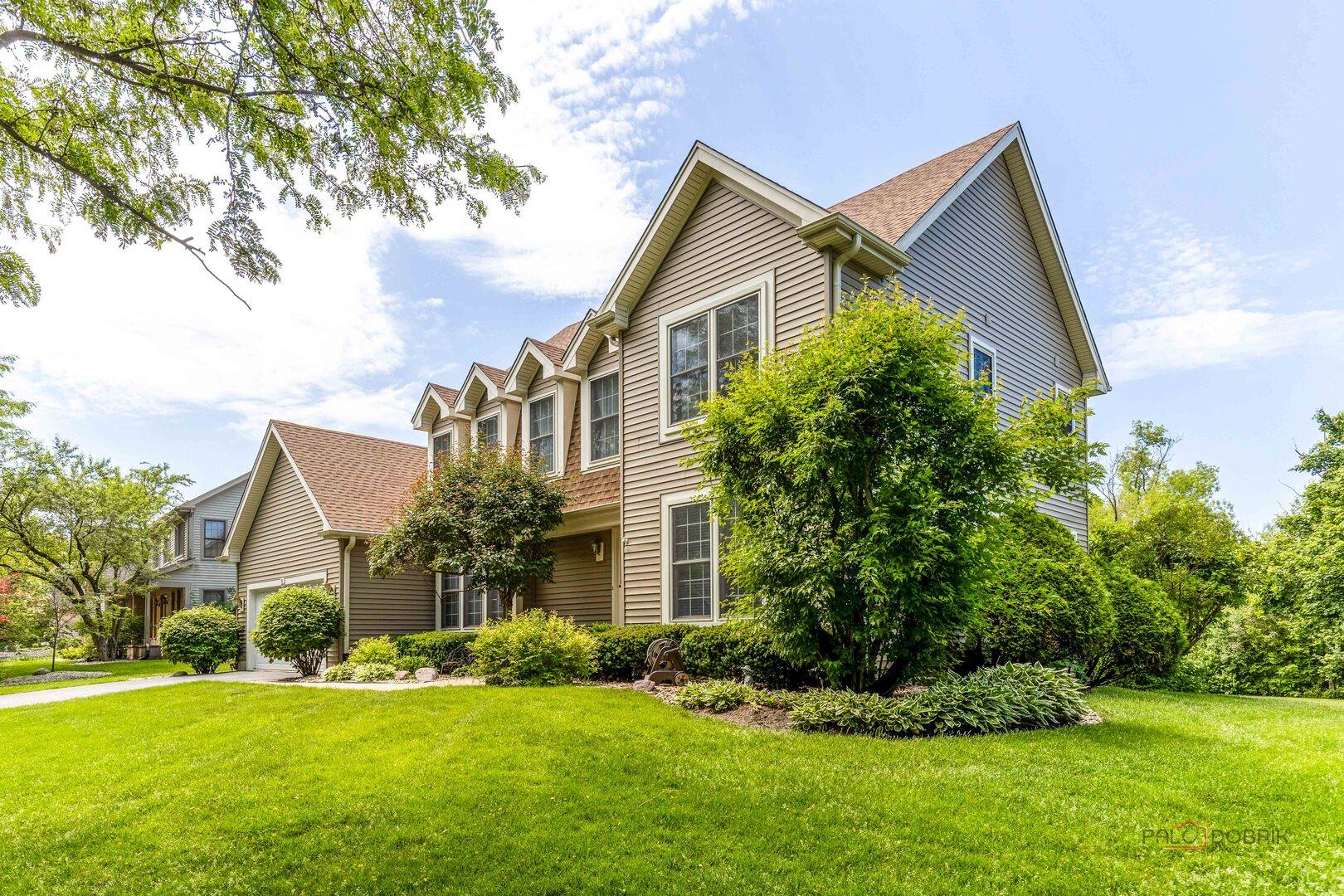 8 N Old Creek RD, Vernon Hills, IL 60061