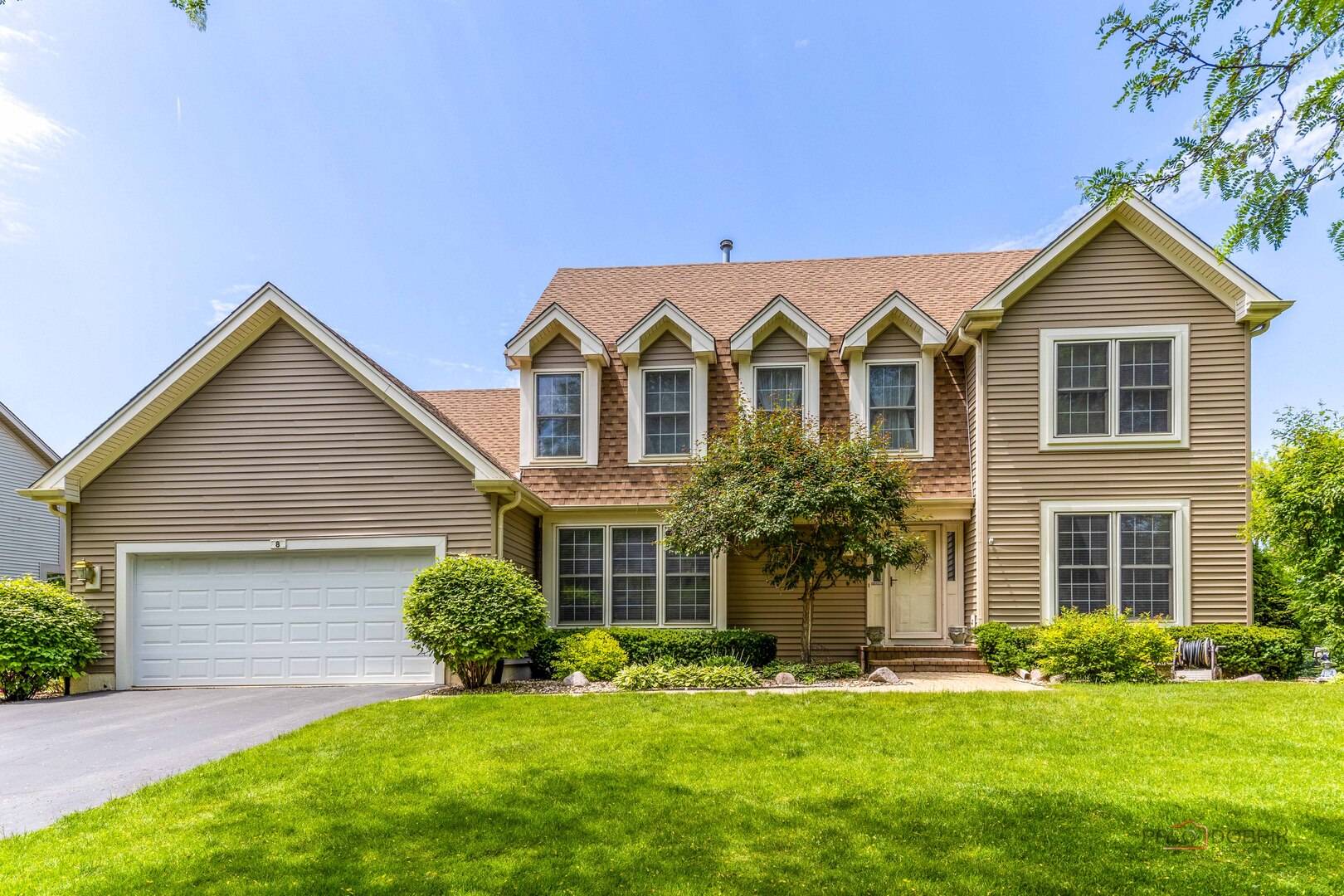 8 N Old Creek RD, Vernon Hills, IL 60061