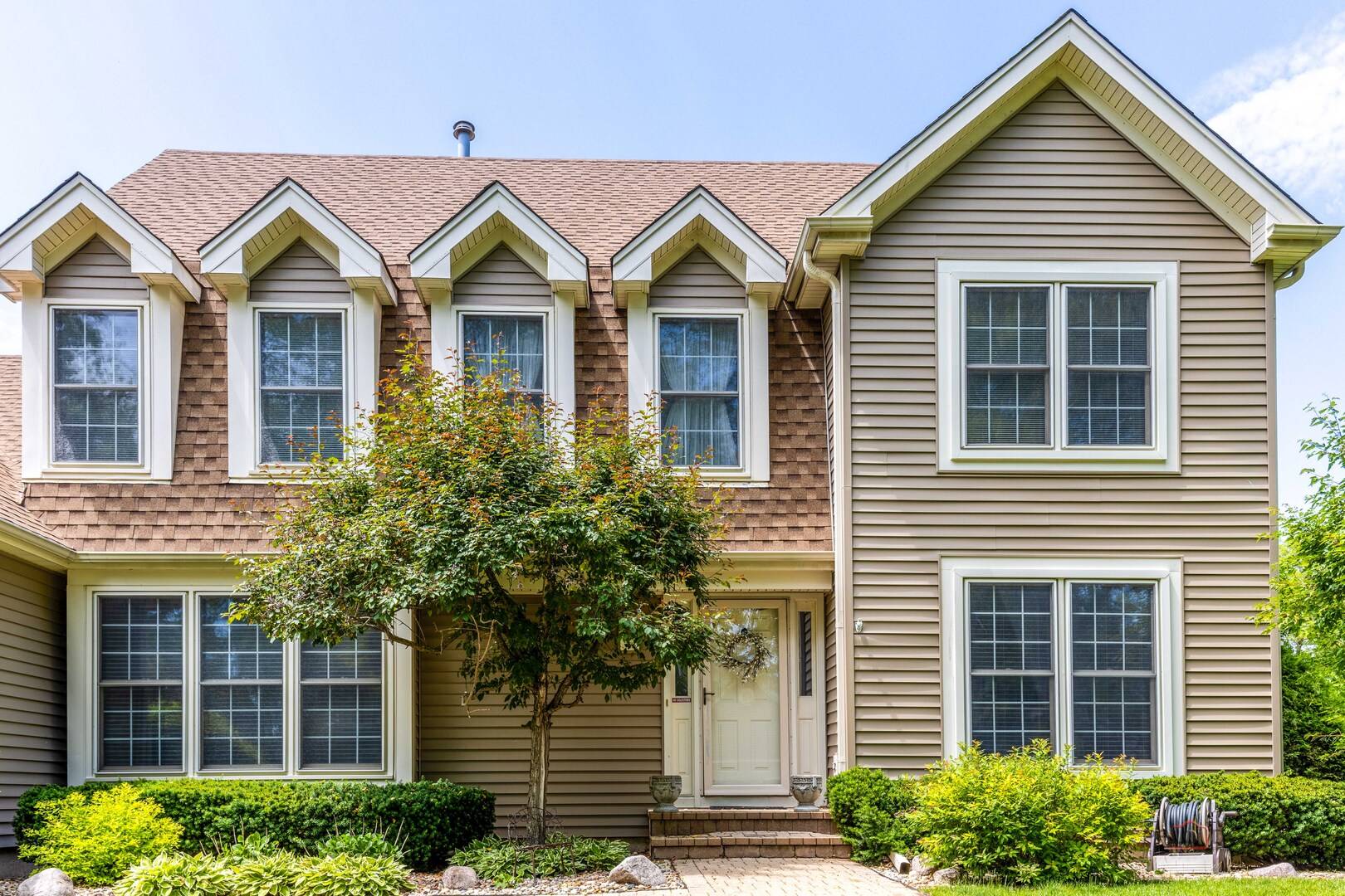 8 N Old Creek RD, Vernon Hills, IL 60061