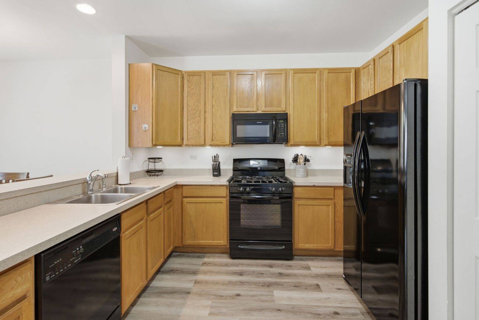 185 Springbrook TRL S, Oswego, IL 60543