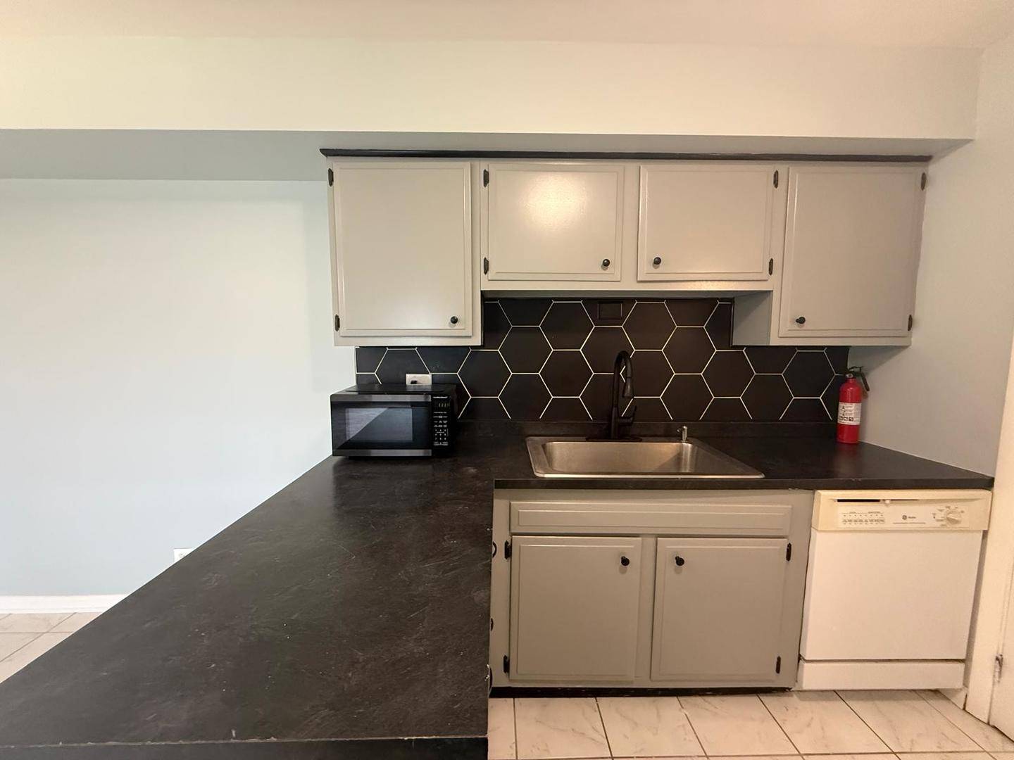 1305 Kingsbury DR #E, Hanover Park, IL 60133