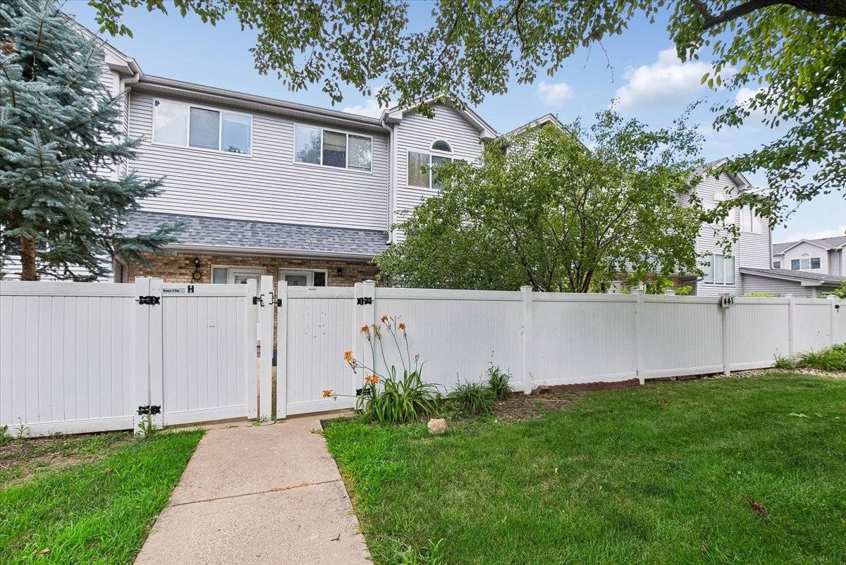 441 Park Ridge LN #G, Aurora, IL 60504