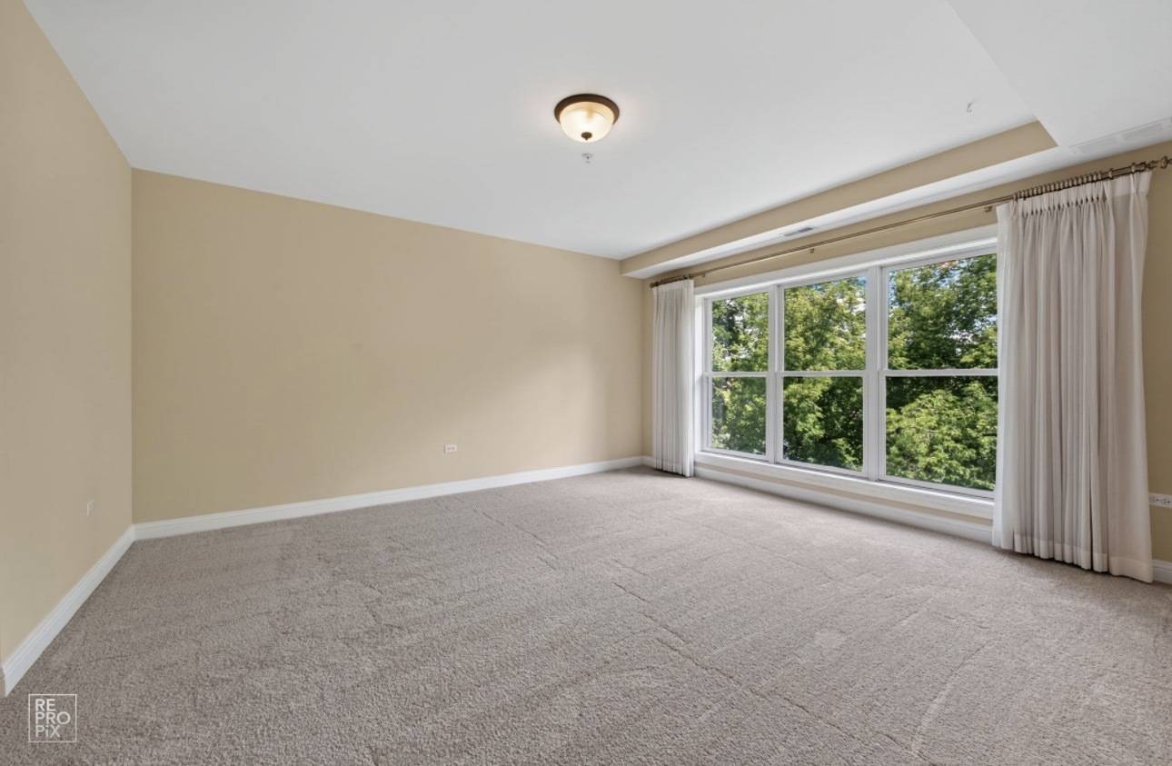 218 N Water ST #203, Batavia, IL 60510