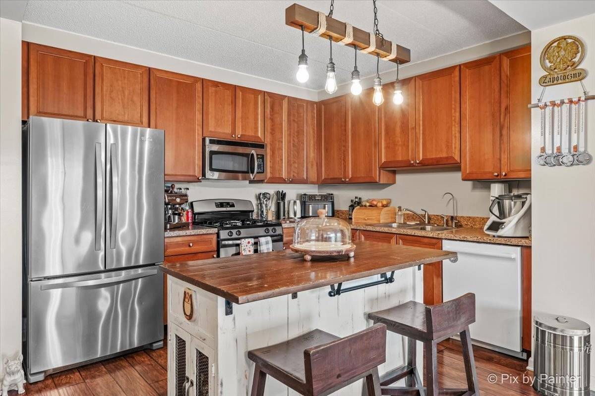 125 Lakeview DR #403, Bloomingdale, IL 60108