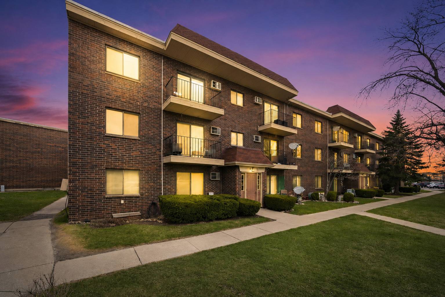 940 N Rohlwing RD #201A, Addison, IL 60101