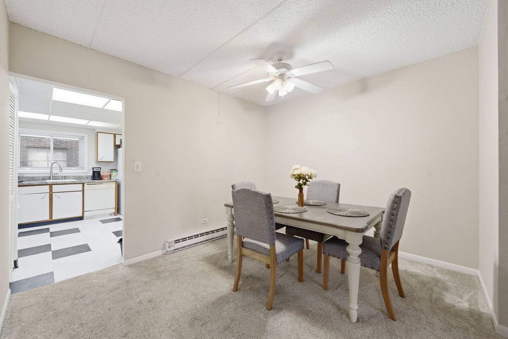 940 N Rohlwing RD #201A, Addison, IL 60101