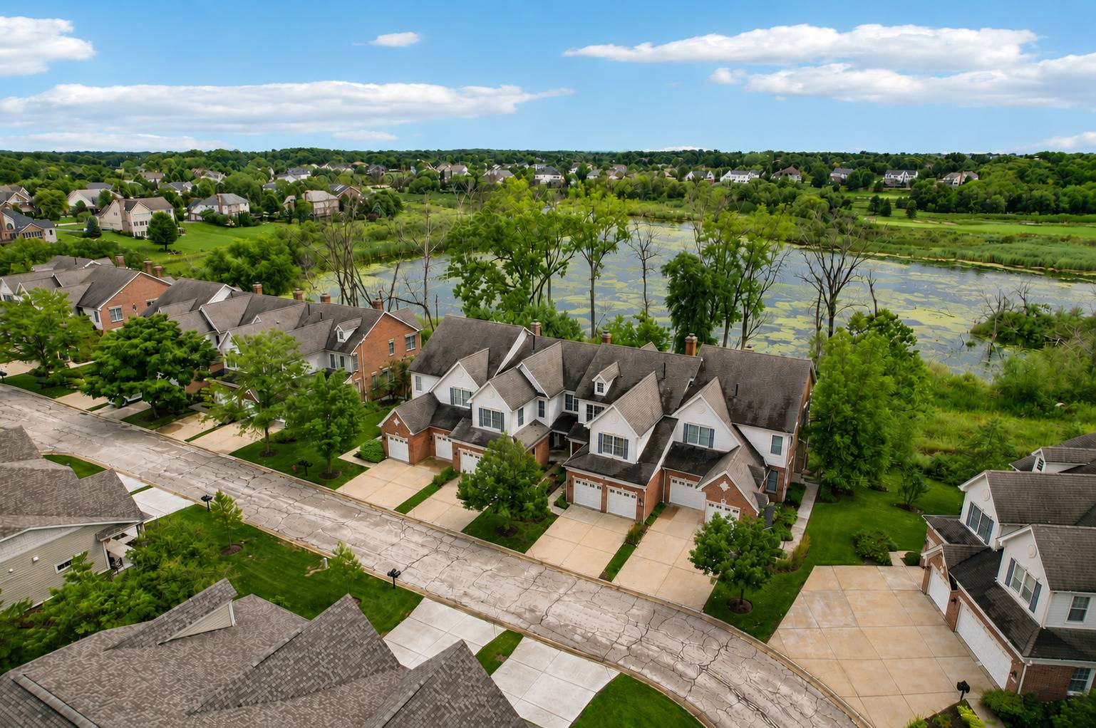27 Harborside WAY, Hawthorn Woods, IL 60047