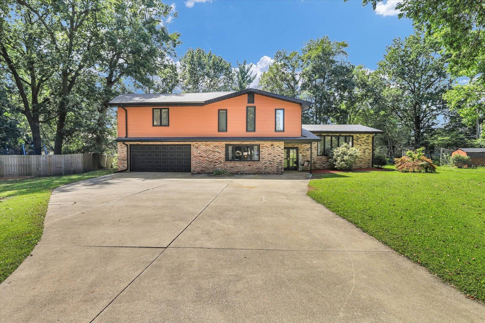 715 Cortez DR, Forsyth, IL 62535