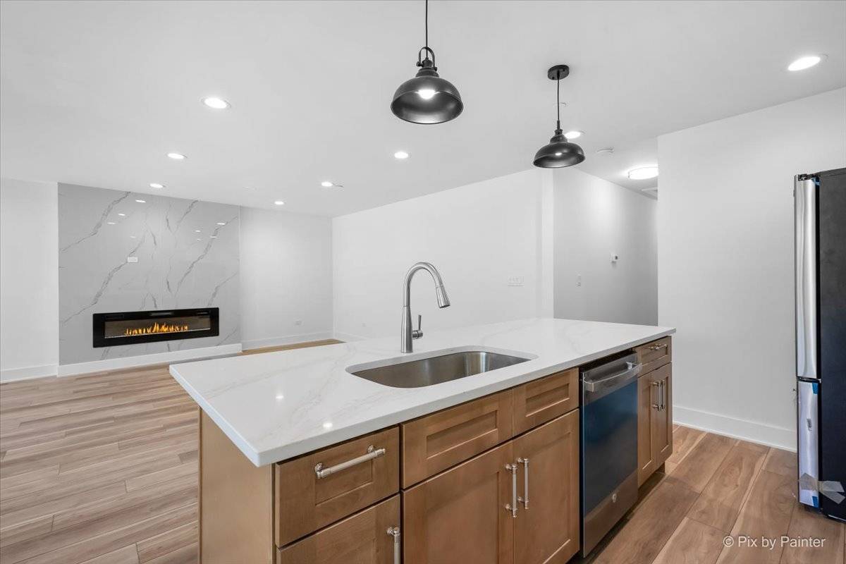 18172 W Twin Lakes BLVD, Grayslake, IL 60030