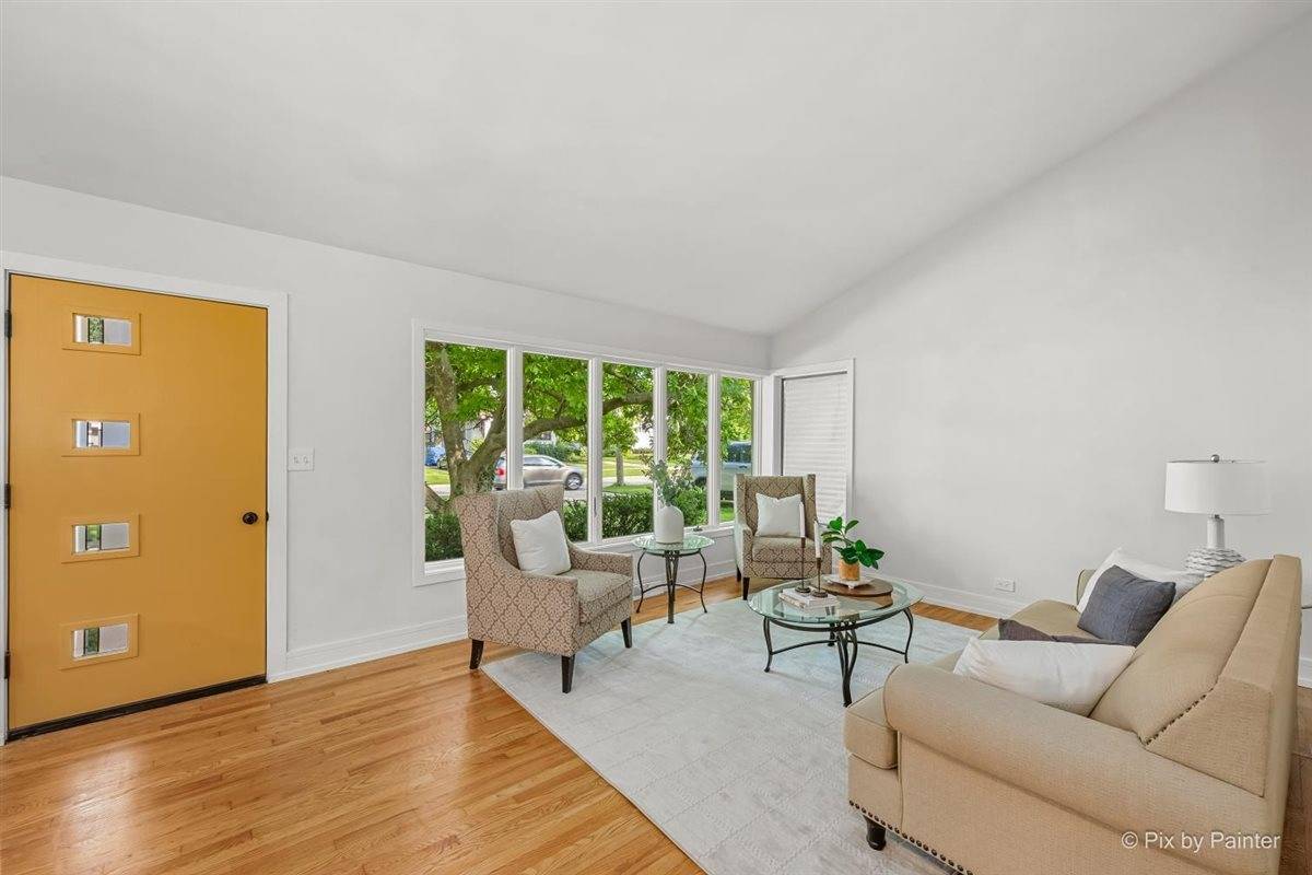714 Western AVE, Glen Ellyn, IL 60137