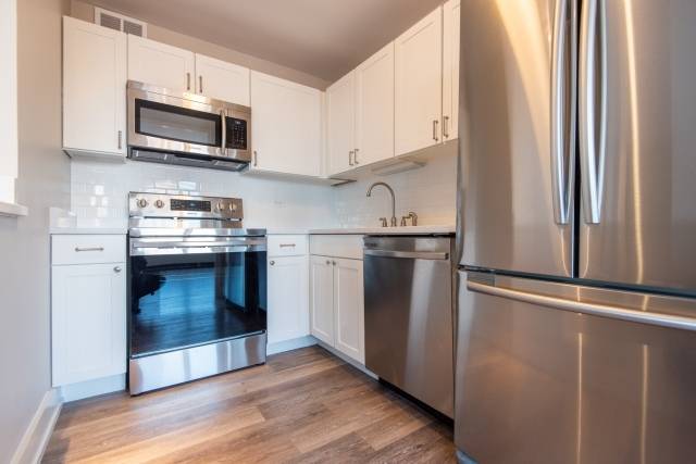 655 W Irving Park RD #604, Chicago, IL 60613