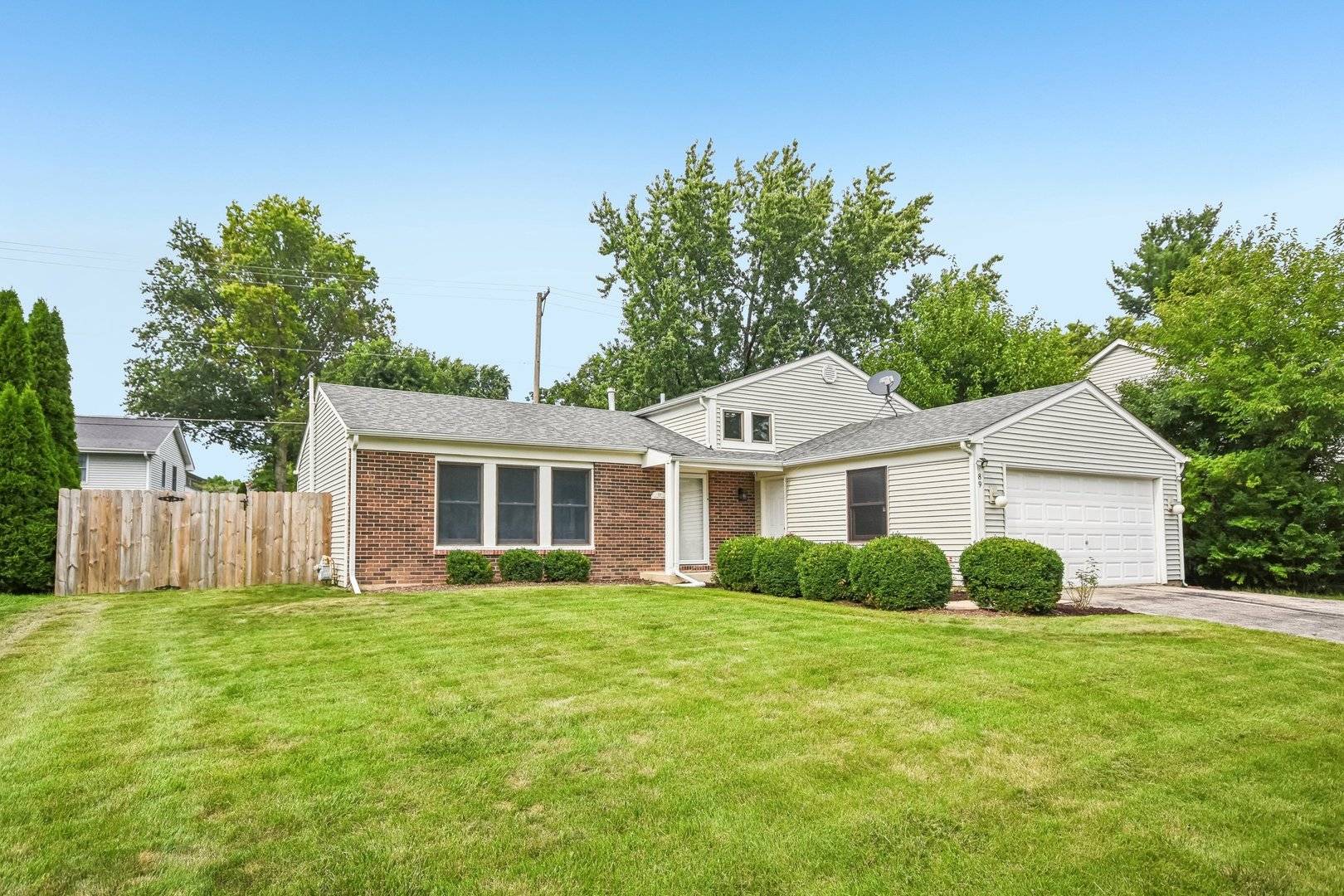 89 Foxcroft RD, Naperville, IL 60565
