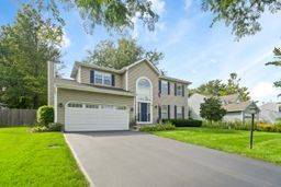 28 Hampton ST, Cary, IL 60013