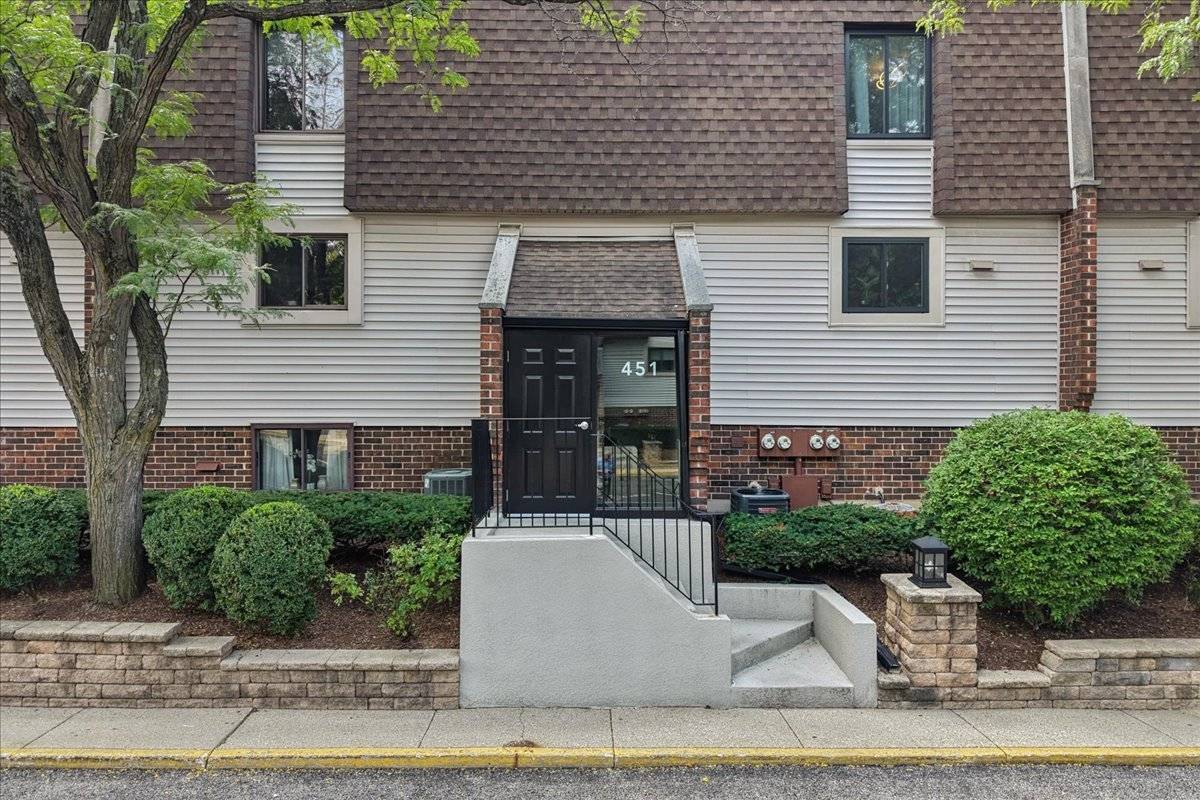 451 ELM ST #2F, Deerfield, IL 60015