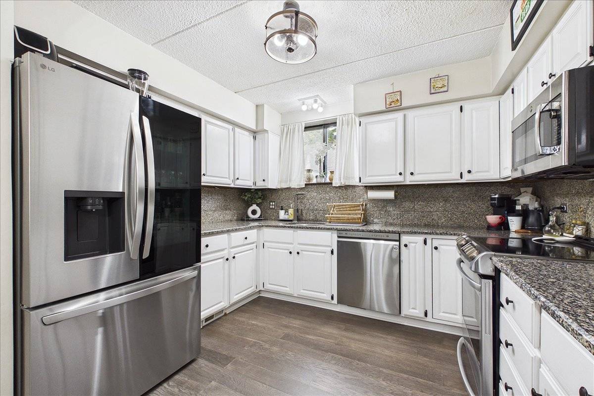 451 ELM ST #2F, Deerfield, IL 60015