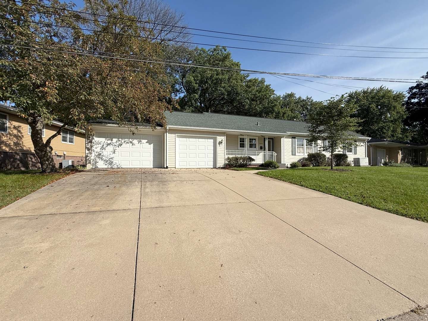 709 36th AVE, East Moline, IL 61244