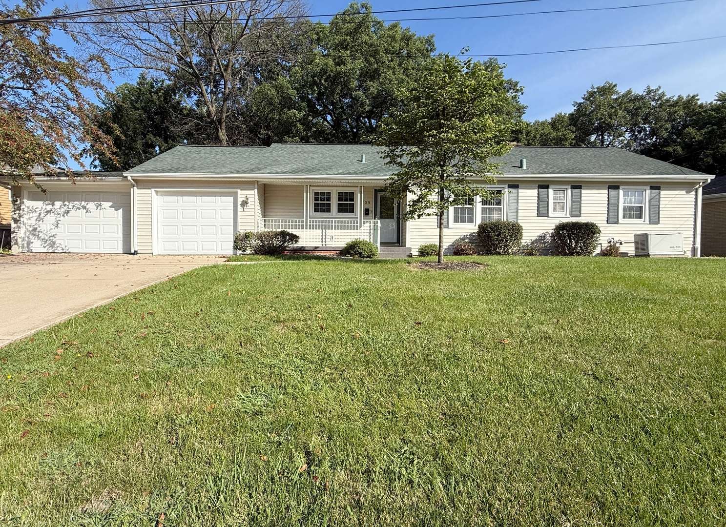 709 36th AVE, East Moline, IL 61244
