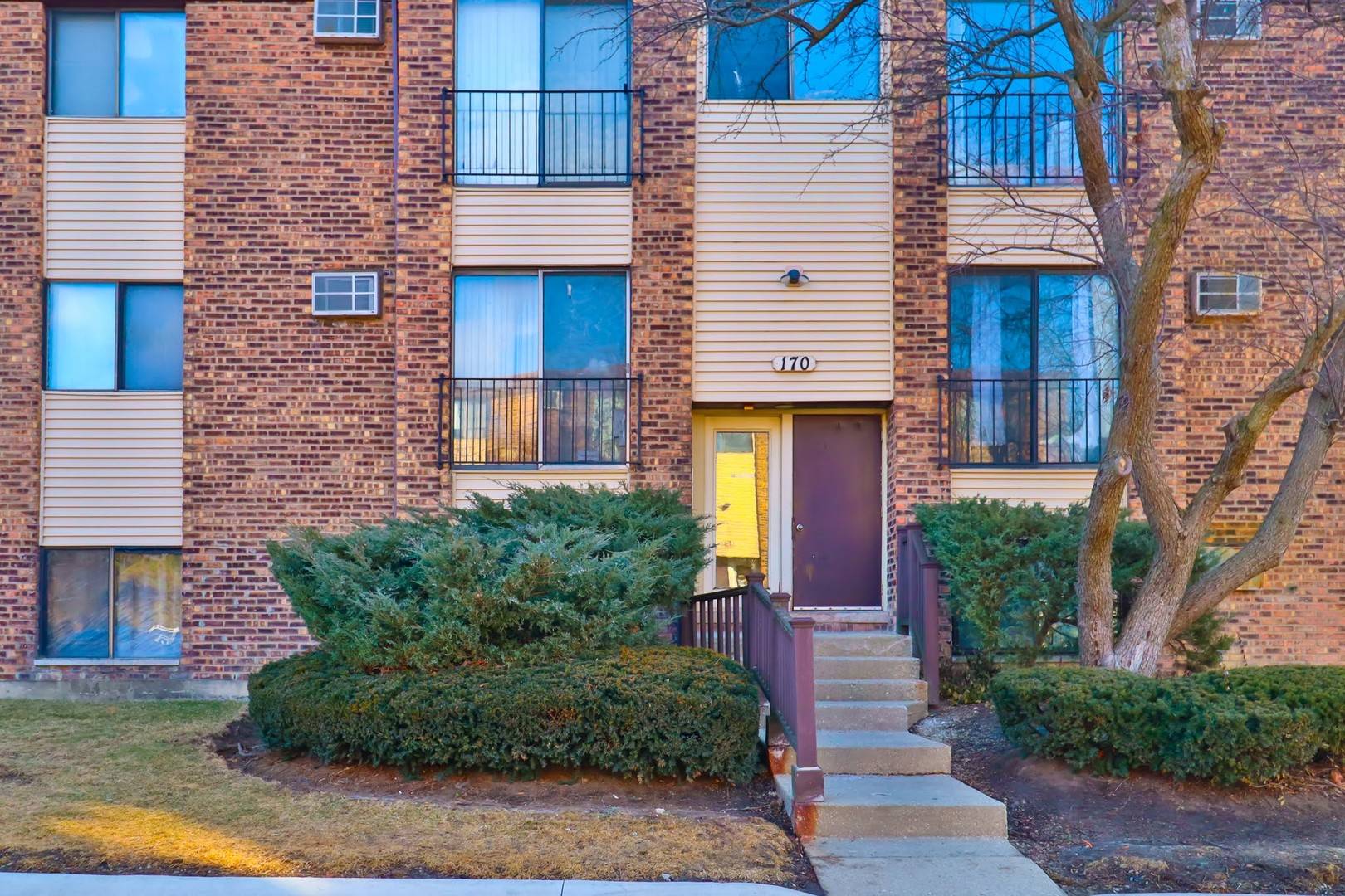 170 DUNTEMAN DR #301, Glendale Heights, IL 60139