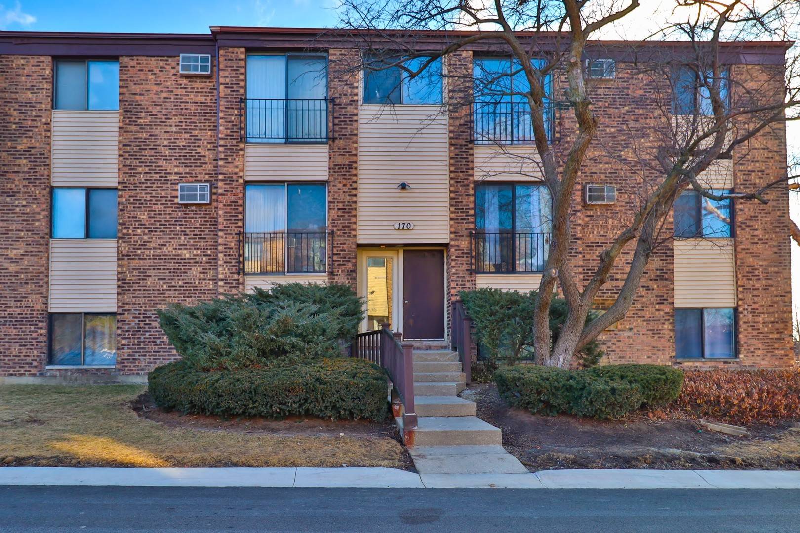 170 DUNTEMAN DR #301, Glendale Heights, IL 60139