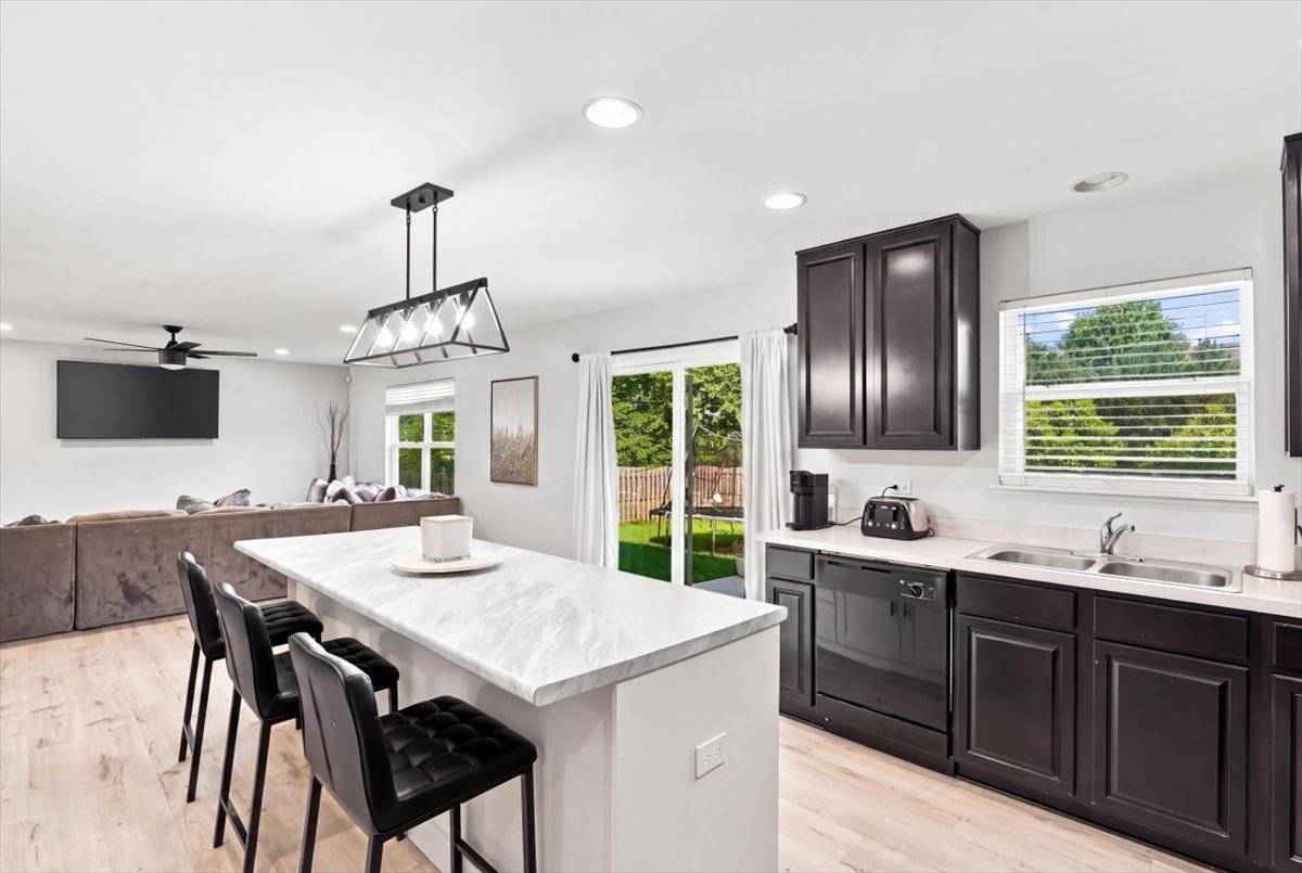206 N Cornerstone DR, Volo, IL 60020